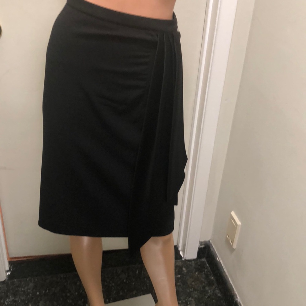 A Dkny 22 inches length skirt with satin design on the side! Gently used